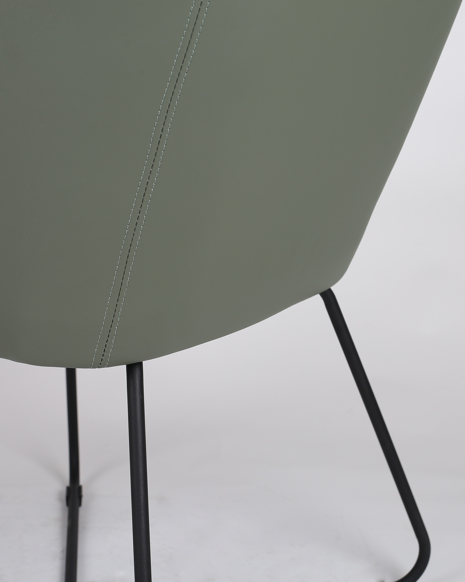 Moderna sedia in attesa verde Moderna sedia in attesa verde