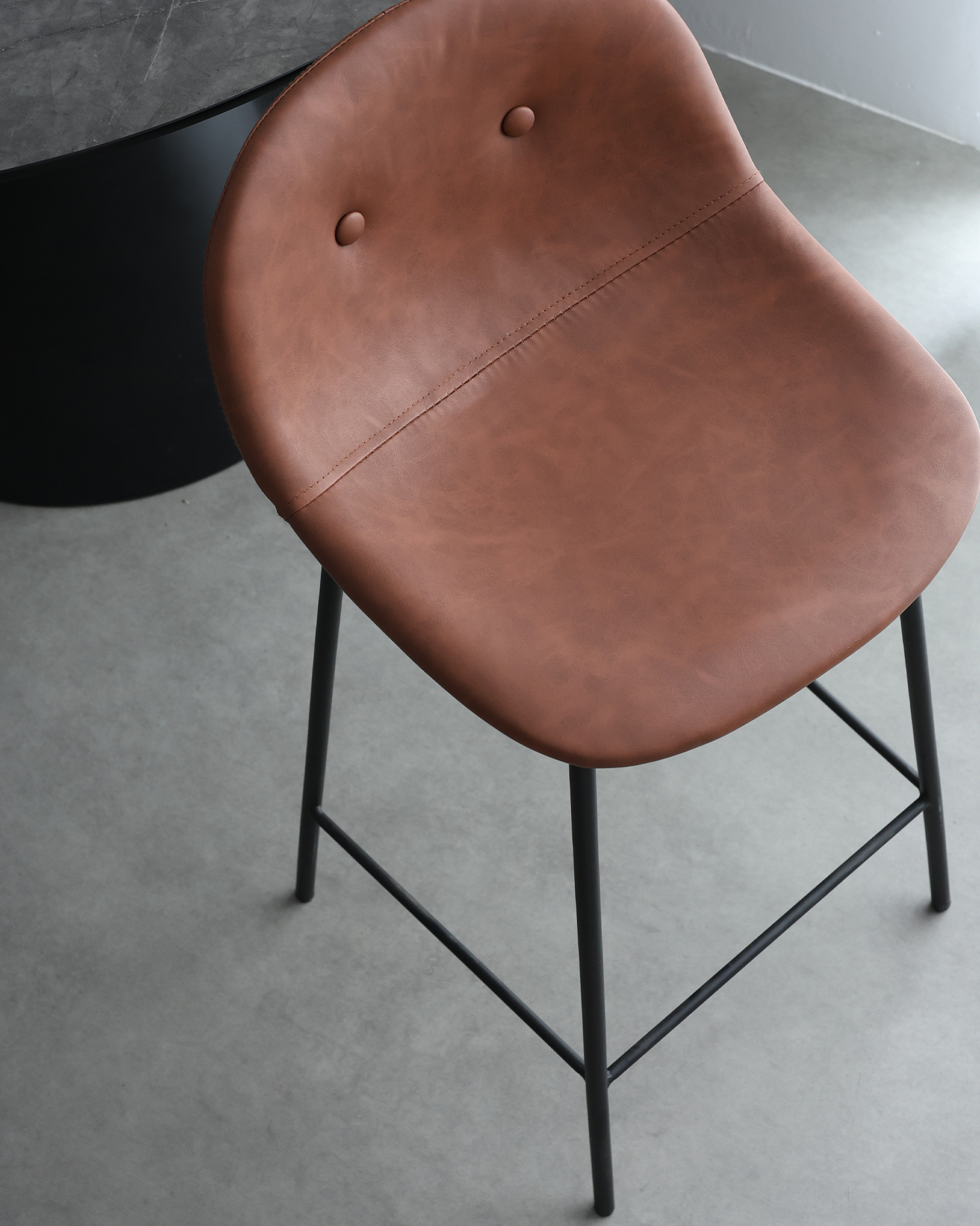 Sgabello moderno arancione Sgabello moderno arancione