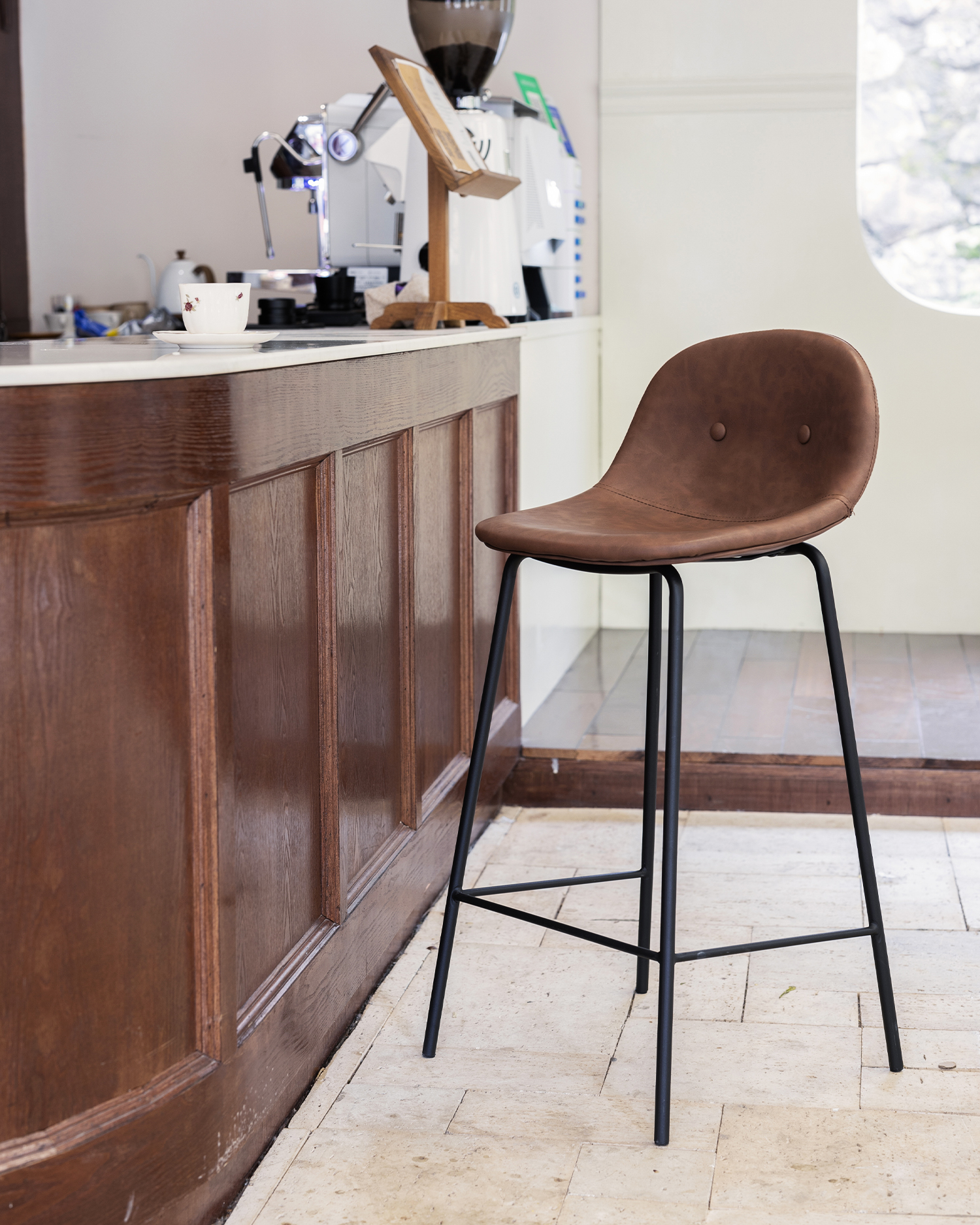 Sgabello moderno arancione Sgabello moderno arancione