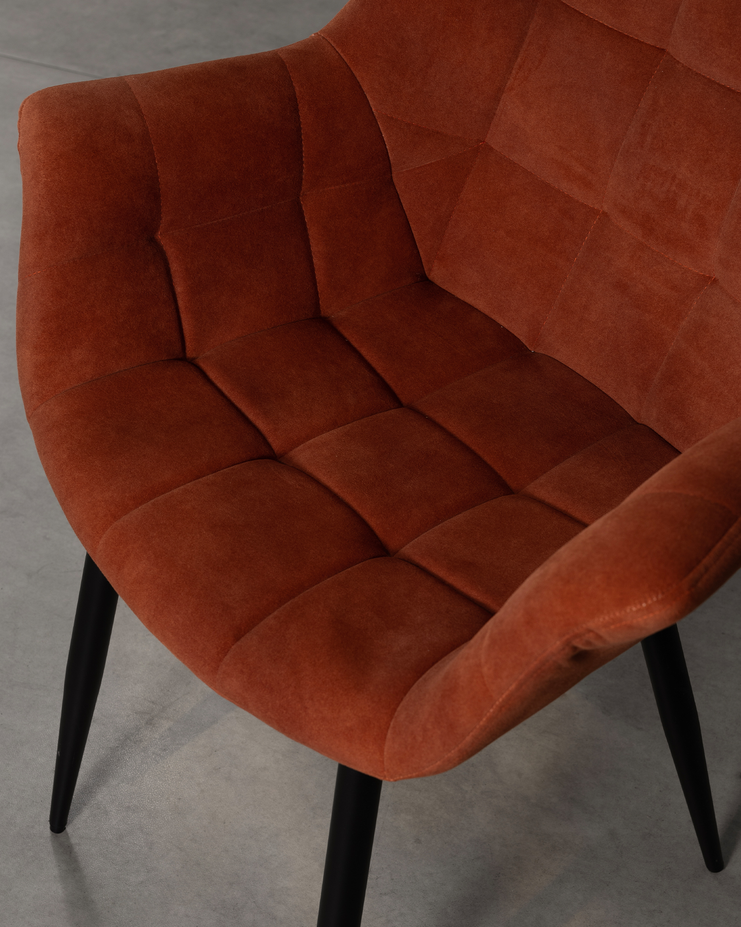 Sedia da pranzo in velluto marrone Sedia da pranzo in velluto marrone