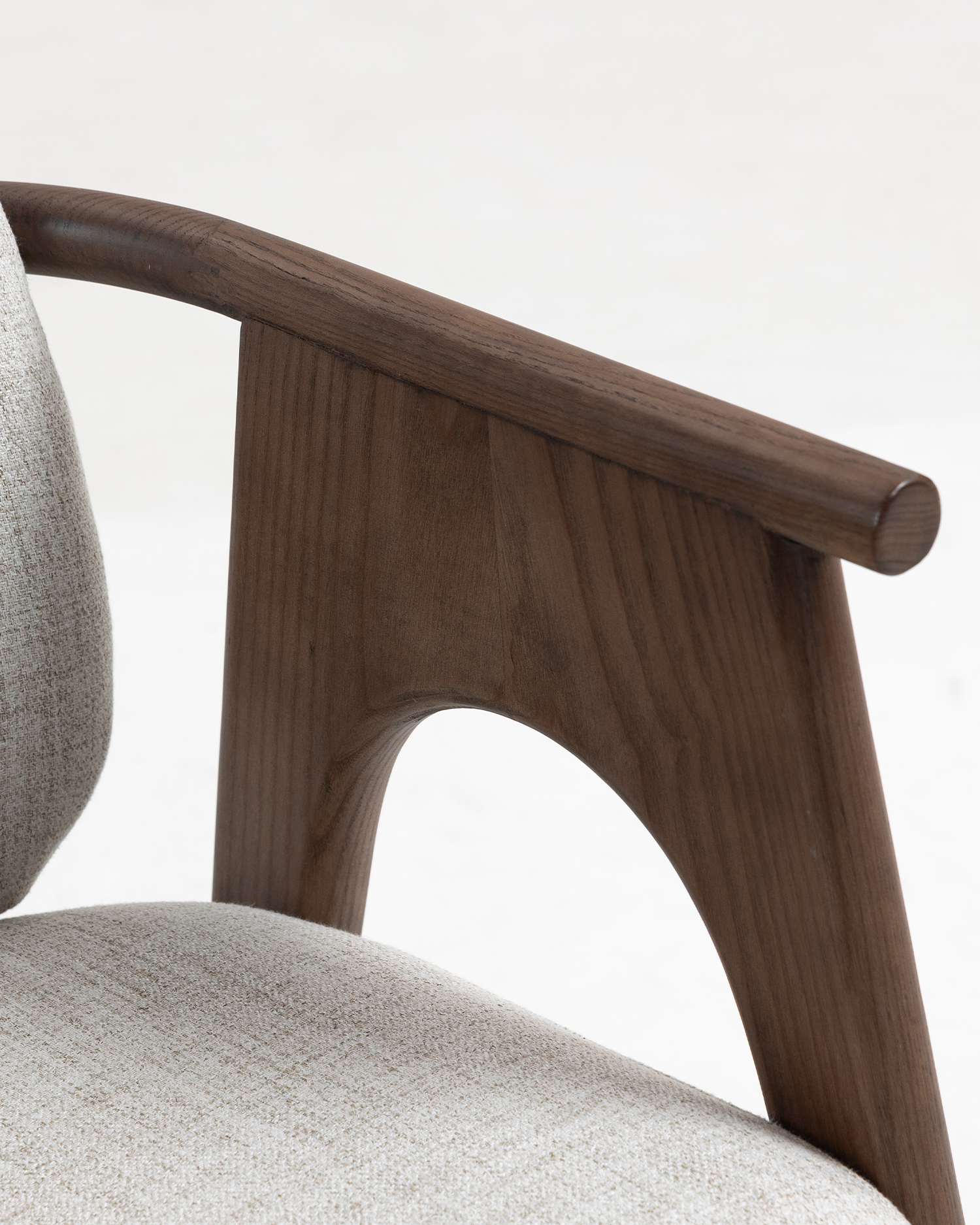 Elegante sedia in legno imbottita Elegante sedia in legno imbottita