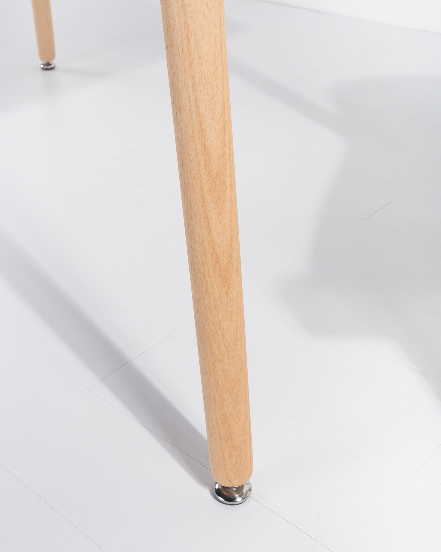 Tavolo da pranzo top bianco con gambe di legno Tavolo da pranzo top bianco con gambe di legno
