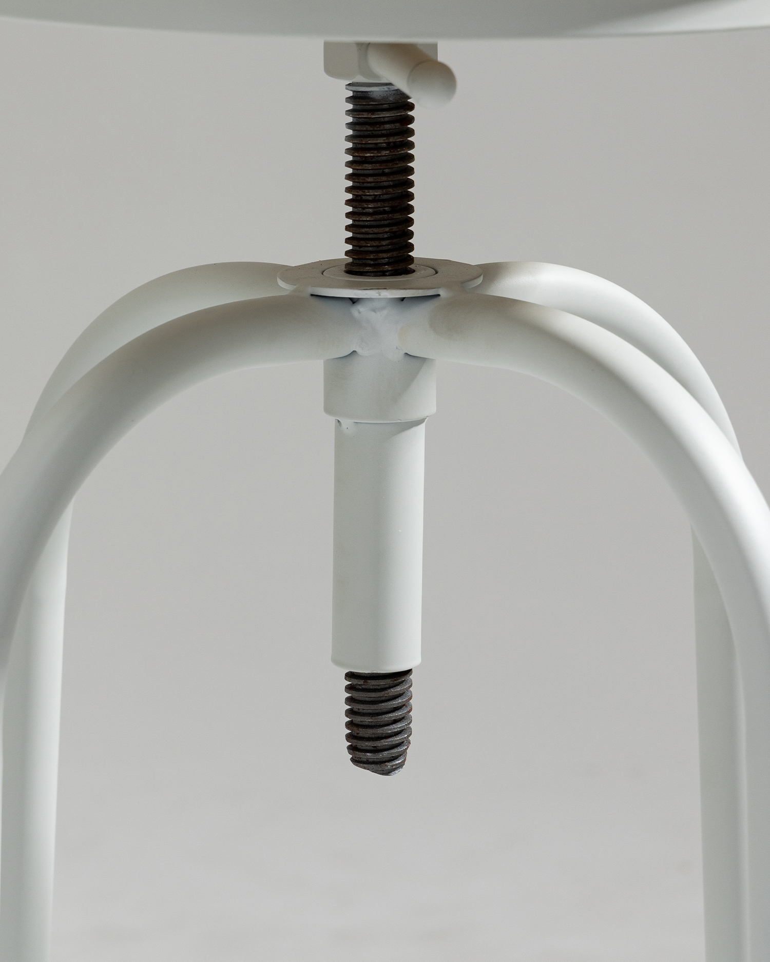 Sgabello di ferro regolabile Sgabello di ferro regolabile