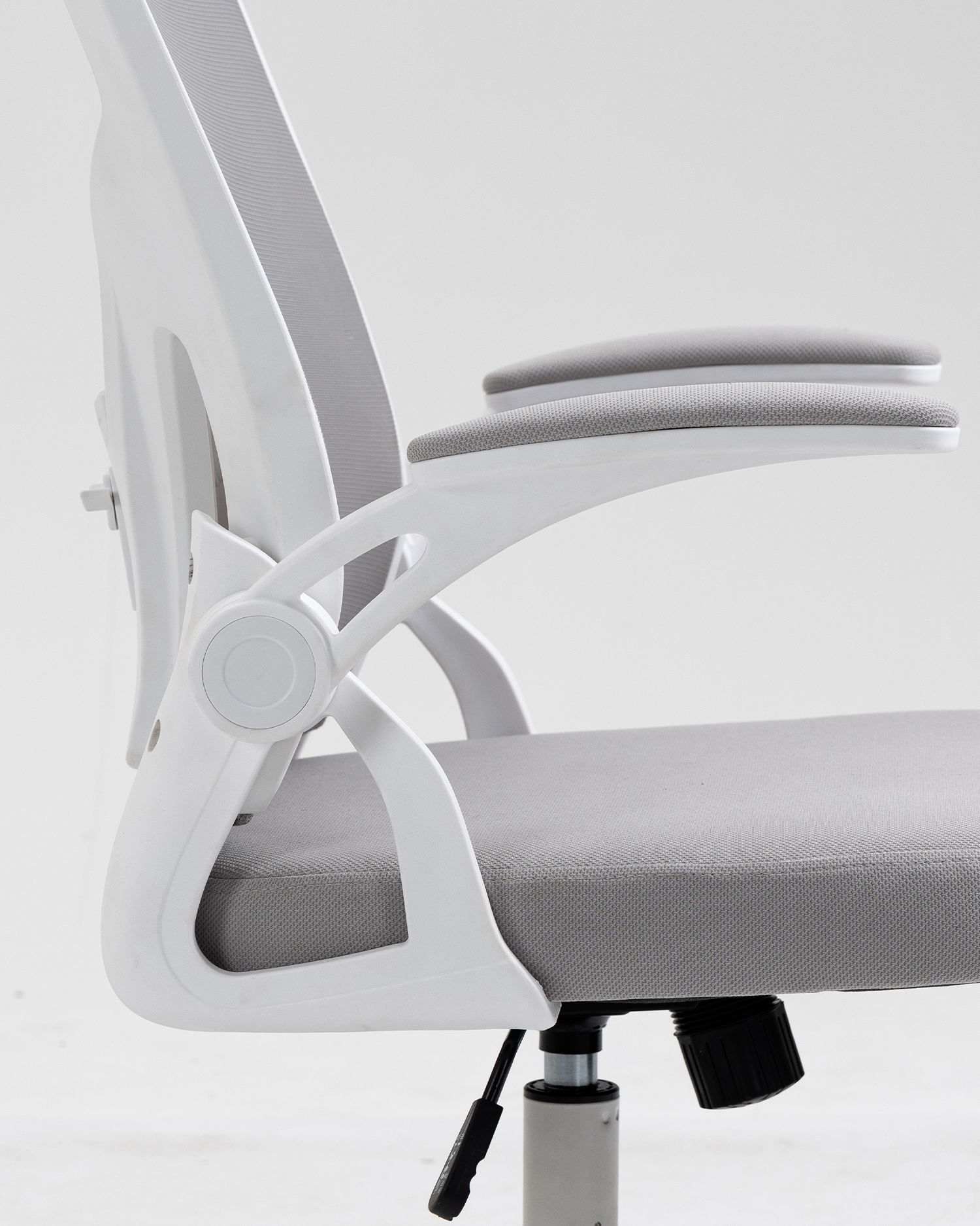 Sedia da ufficio con bracciolo regolabile Sedia da ufficio con bracciolo regolabile